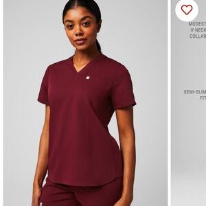 women’s fabletics maroon scrub top, size XS